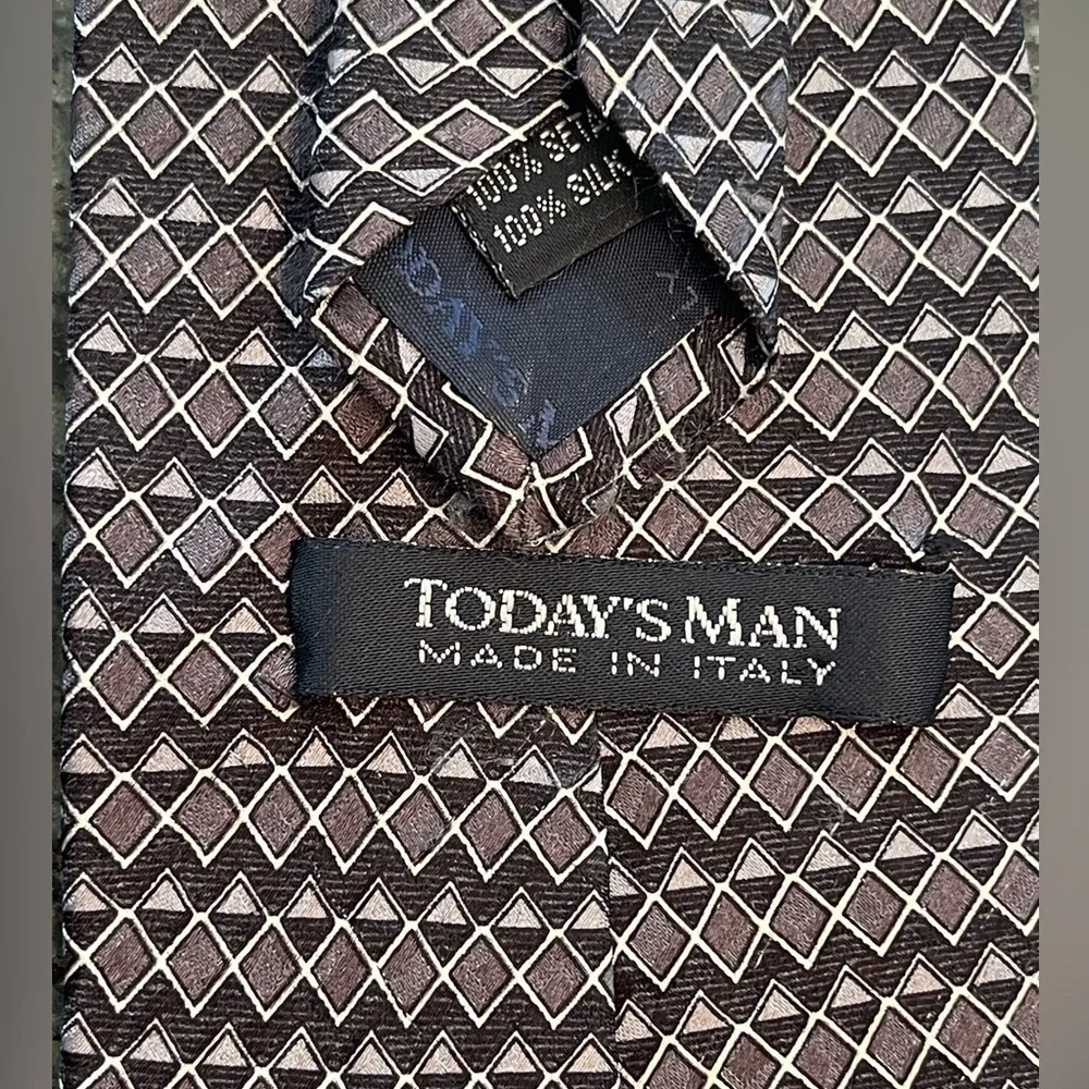 🖤🩶TODAY’S MAN Elegant Black and Gray Geometric Tie. Pure Silk. Gorgeous!